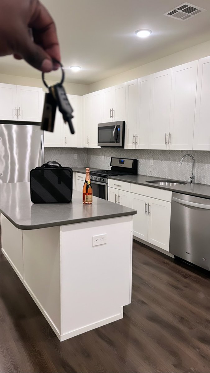 FamousTed's tweet image. My new luxury apartment I moved in 2 days before my birthday on February 17.
This a testament of my hard work 😎🙏🏾