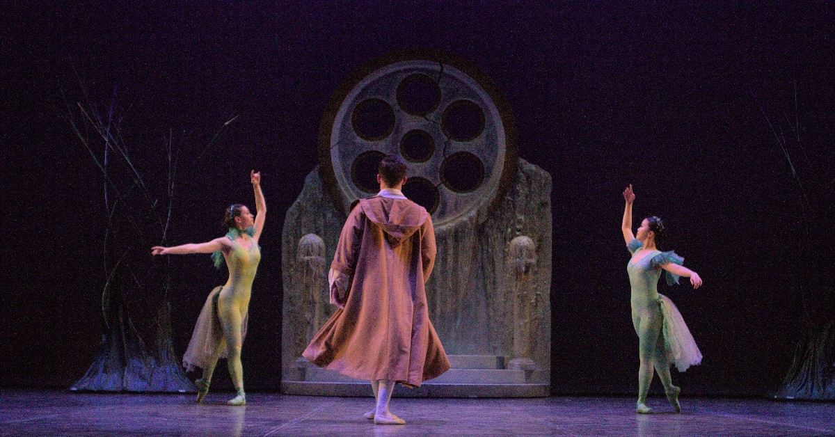 JorgenDance's tweet image. P.O.V. you're looking for the princess who wears size 7M pointe shoe👠

#BalletJörgen's #Cinderella is coming to Saskatchewan! 🎟️🔗fal.cn/3w8Qy

#sellingfast #DanceforAll #familyfriendly @keyanocollege @theMJCC @LivingSkyCasino @RawlinsonCentre @tcu_place @OSACsask