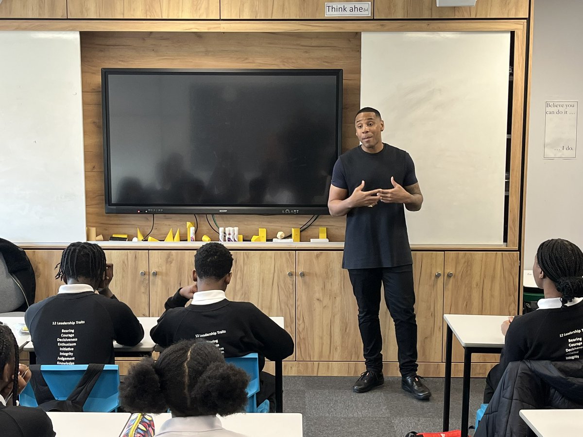 davidokoro1's tweet photo. Big thanks to @REGYATES who visited our @LewishamYla academy to speak to our young leaders today. Thank you for inspiring them and encouraging them to think big 👍🏾👍🏾 https://t.co/czumsfbniO