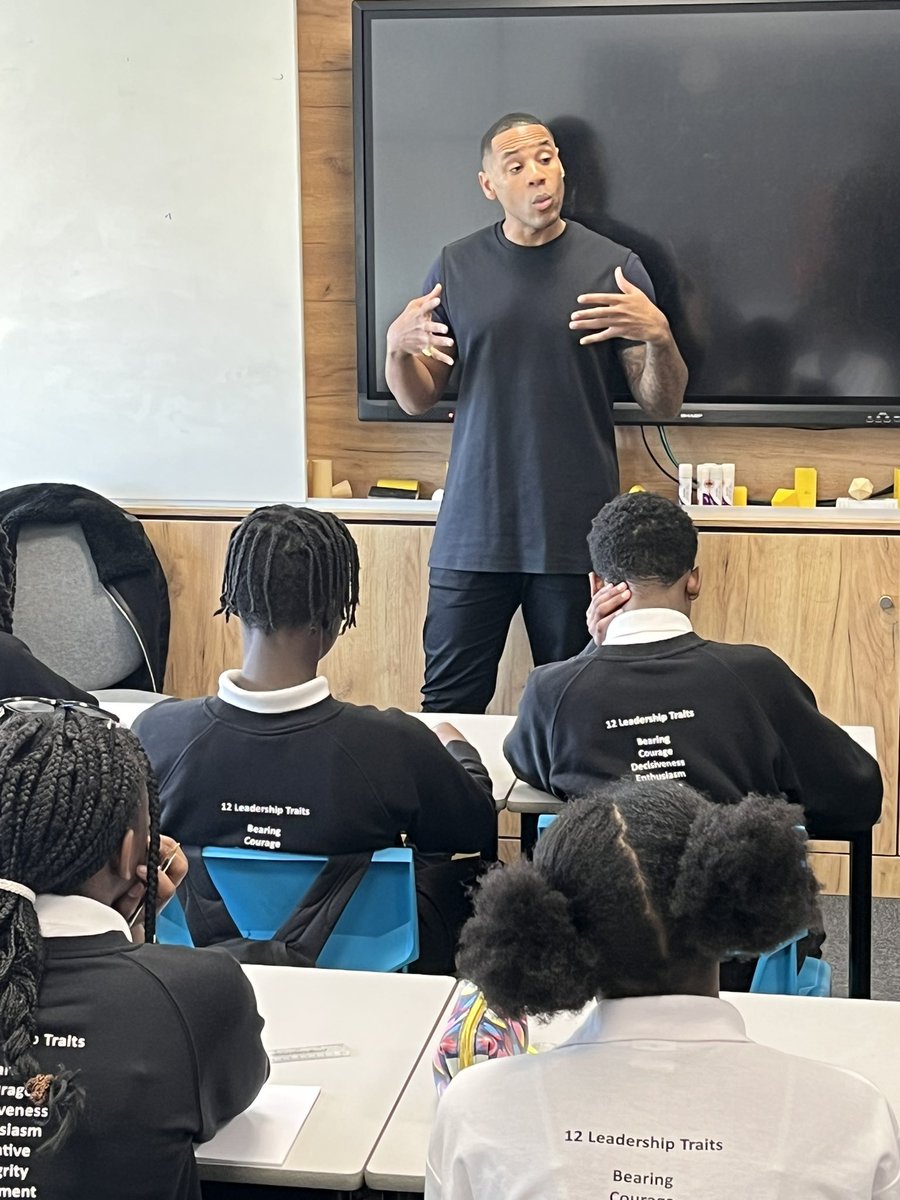 davidokoro1's tweet photo. Big thanks to @REGYATES who visited our @LewishamYla academy to speak to our young leaders today. Thank you for inspiring them and encouraging them to think big 👍🏾👍🏾 https://t.co/czumsfbniO
