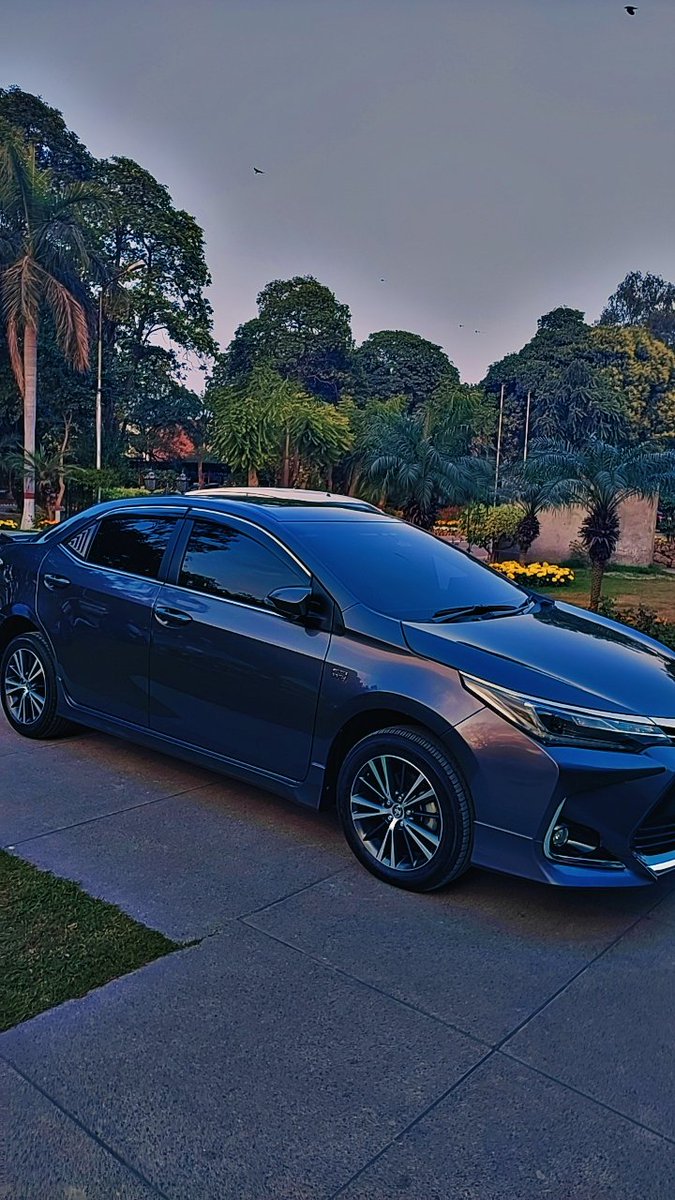 teomnaya_taina's tweet image. Not us trynna take pics of the car✌️ while the owner was sitting in it🫠
#EmbarrassingMoments