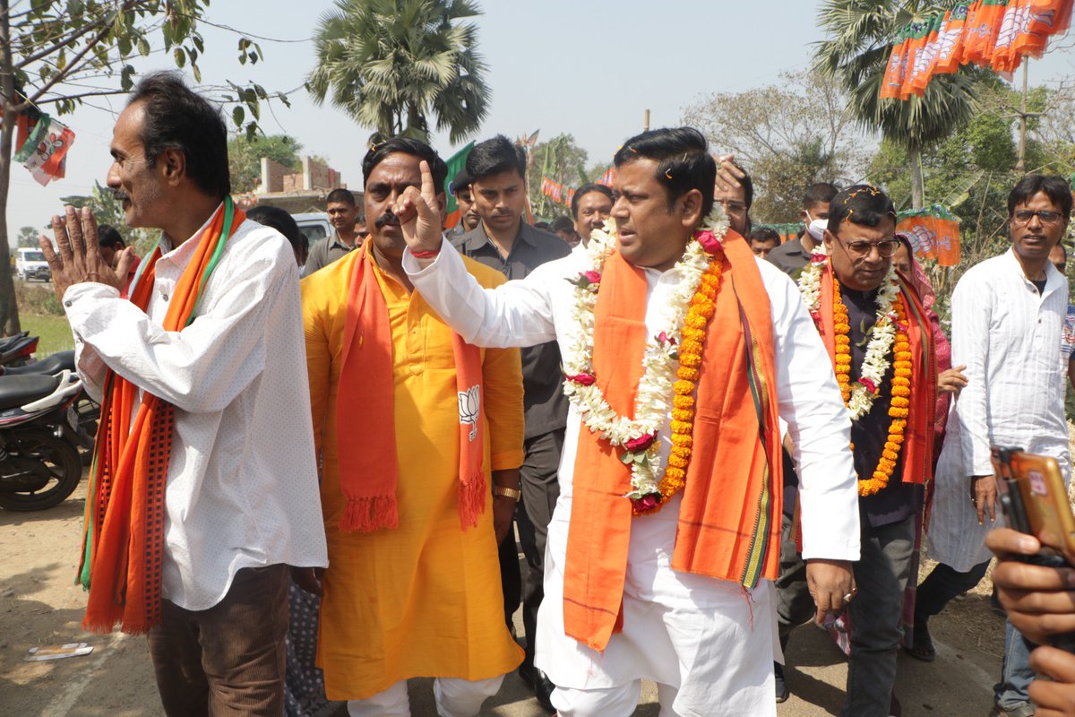 TamlukBJP30's tweet photo. সাগরদিঘী বিধানসভা উপনির্বাচনে বিজেপি মনোনীত প্রার্থী শ্রী দিলীপ সাহার সমর্থনে জনসম্পর্ক কর্মসূচিতে উপস্থিত ছিলেন রাজ্য সভাপতি @DrSukantaBJP

১নং বোতাম টিপে পদ্মফুল চিহ্নে ভোট দিয়ে বিপুল ভোটে জয়ী করুন। 
#Vote4BJP https://t.co/dl3ghhXDzg