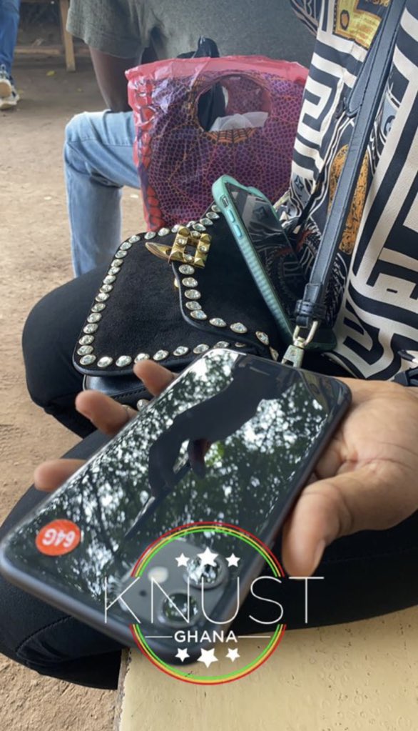 Phone_Hub1's tweet image. 11 64 gig available