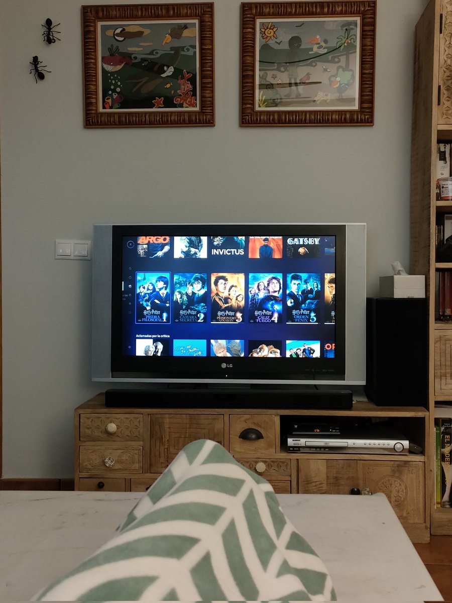 75_rubia's tweet image. Y esto es todo lo que voy a hacer esta tarde de lluvia, sin marido ni hijo💃#Tardeperra #Sofaymanta #HarryPotter