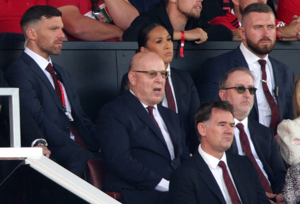 “Stand up if you hate Glazers, stand up if you hate Glazers!” This needs to go off big time tomorrow. All match going United let this 👇nonce know he’s fuckin done…Plundered this club for far too long. Just go! 🤬👊🏼🇾🇪🗣️🗣️#GlazersOut