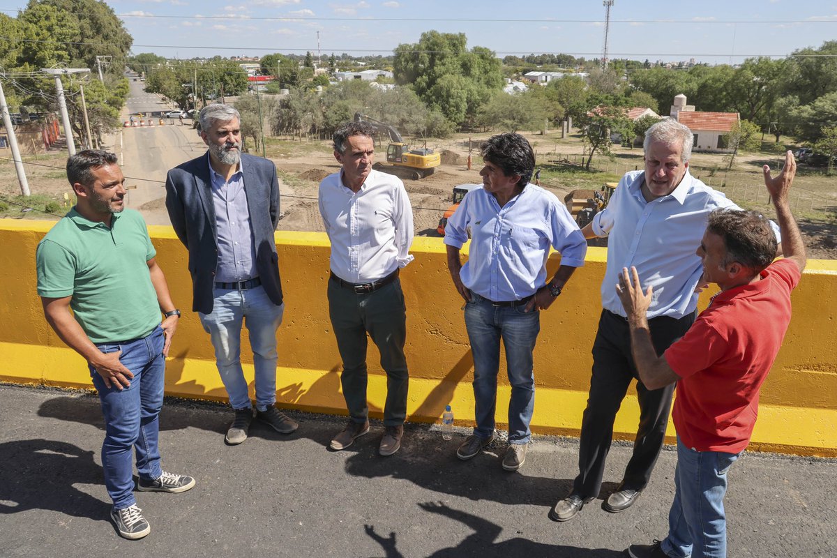 gkatopodis's tweet image. Recorrimos la Circunvalación de San Luis. 20 km que estamos transformando en autovía que mejorará la conectividad, el acceso y el turismo. 

Inversiones como estas hay en cada rincón del país, convencidos de que la Argentina debe ser más justa si es más federal todos los días.