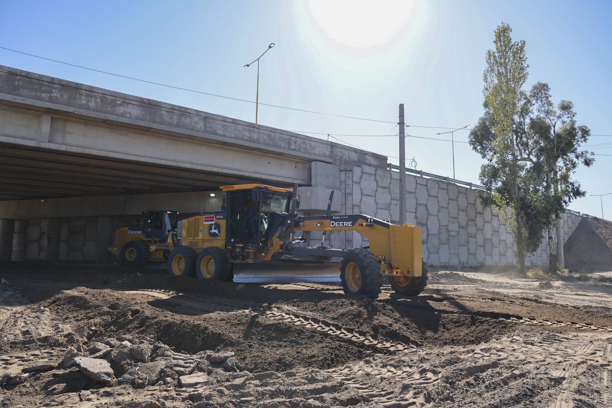 gkatopodis's tweet image. Recorrimos la Circunvalación de San Luis. 20 km que estamos transformando en autovía que mejorará la conectividad, el acceso y el turismo. 

Inversiones como estas hay en cada rincón del país, convencidos de que la Argentina debe ser más justa si es más federal todos los días.