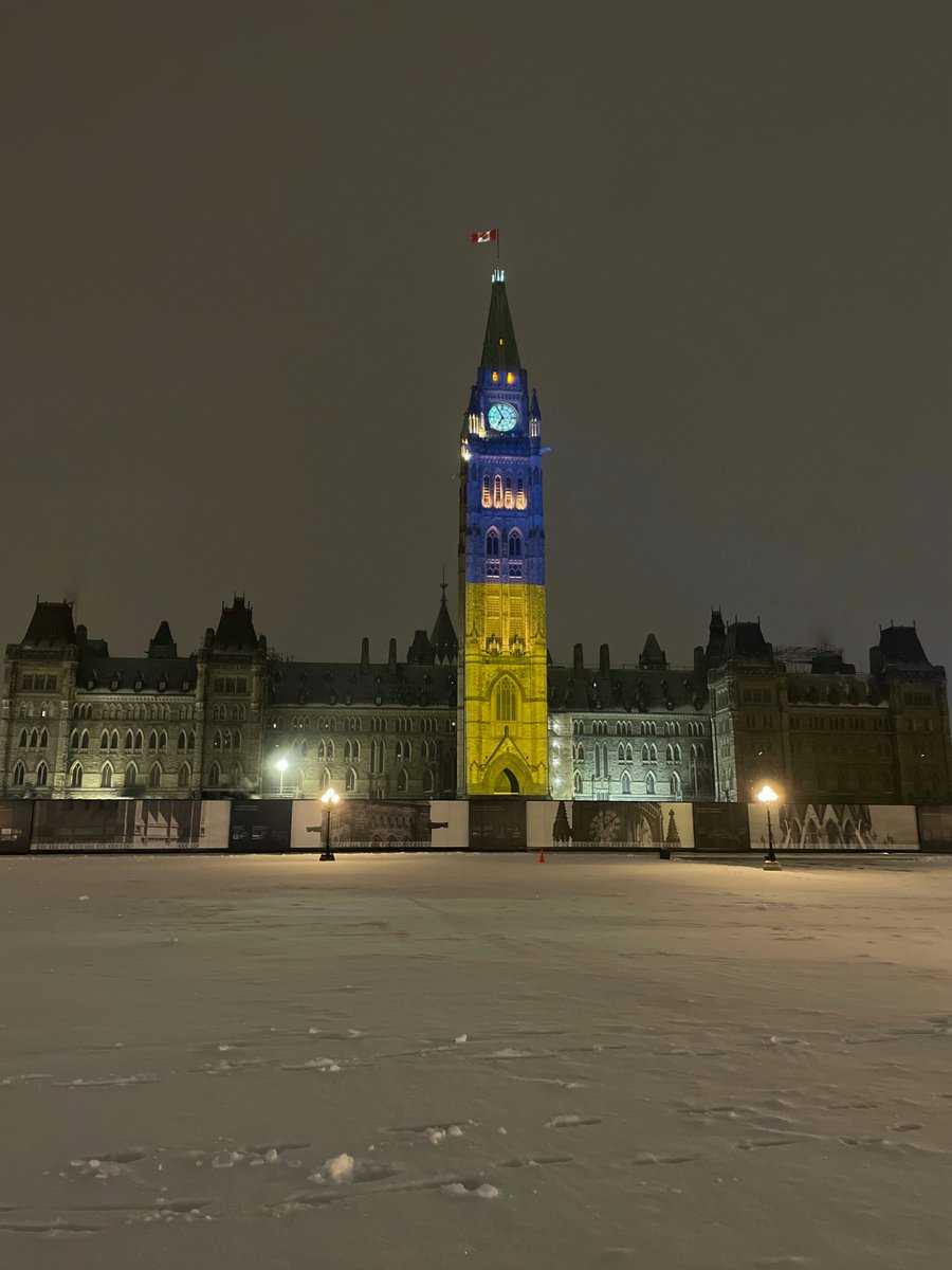 💙💛 the colours of freedom, bravery, and resilience!

@NiagaraFalls, the Parliament in Ottawa, the @TourCNTower in Toronto, the #ChamplainBridge in Montreal as well as many locations across the globe turned blue and yellow this night in solidarity with Ukrainians

🇺🇦🇨🇦