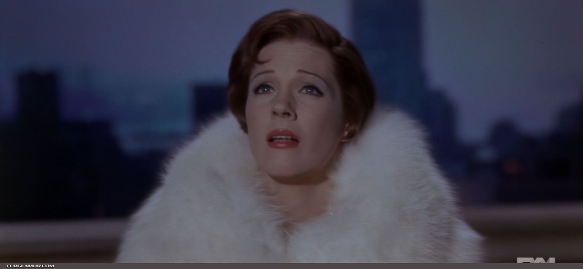 Julie Andrews, Star!, 1968

#furglamor #fur #furcoat #furfashion #60sfashion #lynxfur #whitefoxfur #sablefur #redfoxfur