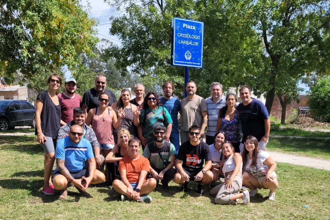🇲🇨 Con alegría y compromiso honramos el legado de Crisólogo Larralde y mantenemos vivo su recuerdo colaborando en la refacción y mantenimiento de la plaza que lleva su nombre en el Barrio Parque Hermoso.

#CrisologoLarralde
#UnionCivicaRadical
#MardelPlata
#ConstruyendoDemocracia