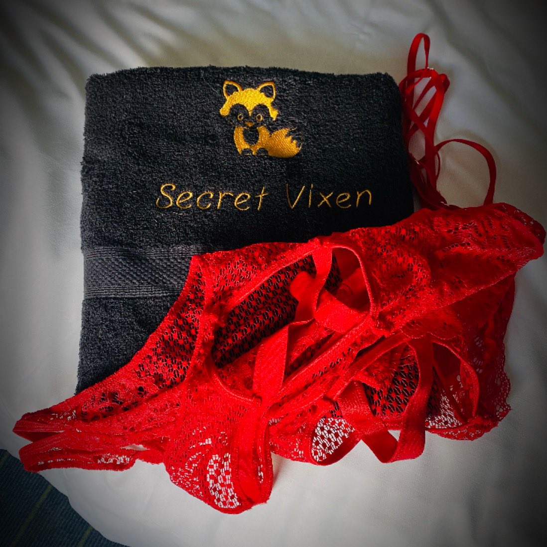 secret_vixen1's tweet photo. Who’s ready to party? #RedHotParty https://t.co/qOTyVUngiC