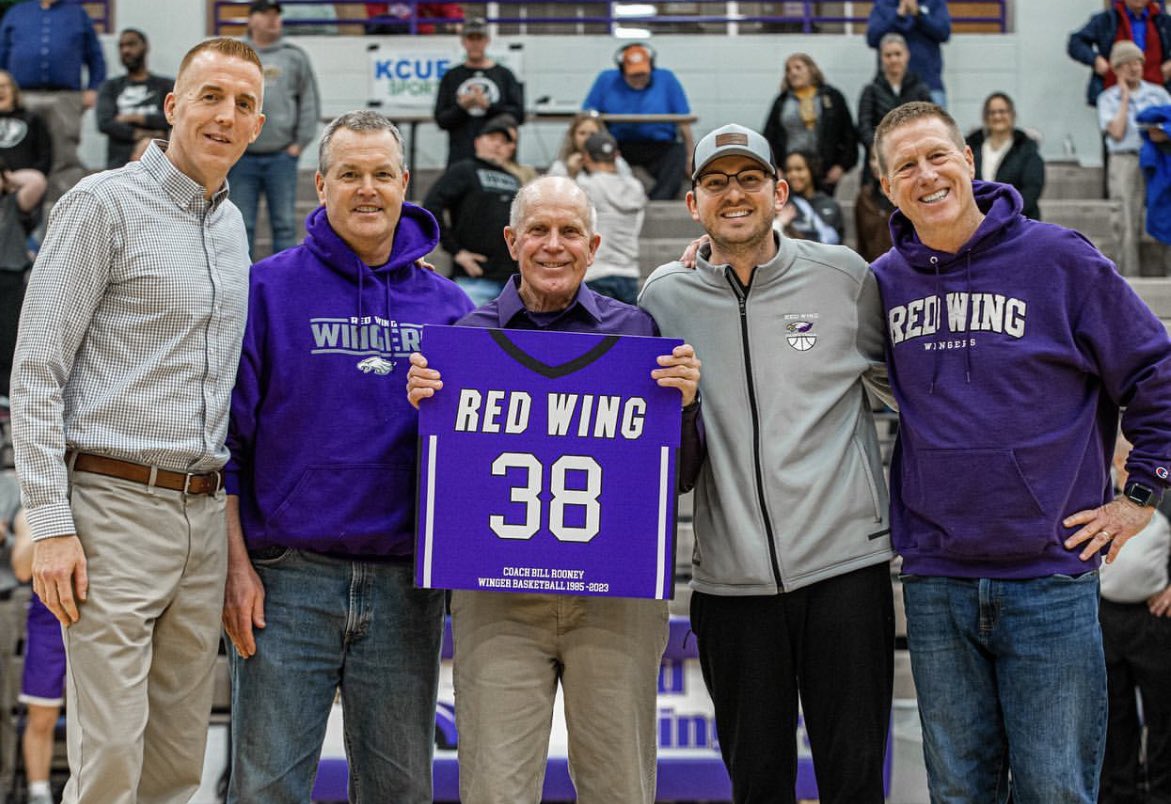 RedWingHoops's tweet image. What a great night honoring a great man. We love you Coach Rooney! @oliver51simmons @drtoivonen @coacholinger
