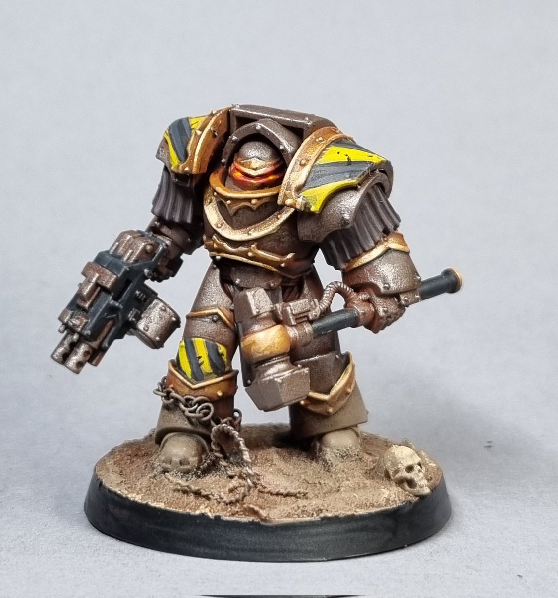 Clear the breach, unspool your razor wire, dig in, keep your head down, and get ready! It's daily Iron Warriors, part 2! 

#WarhammerCommunity
#warmongers
#ironwithin