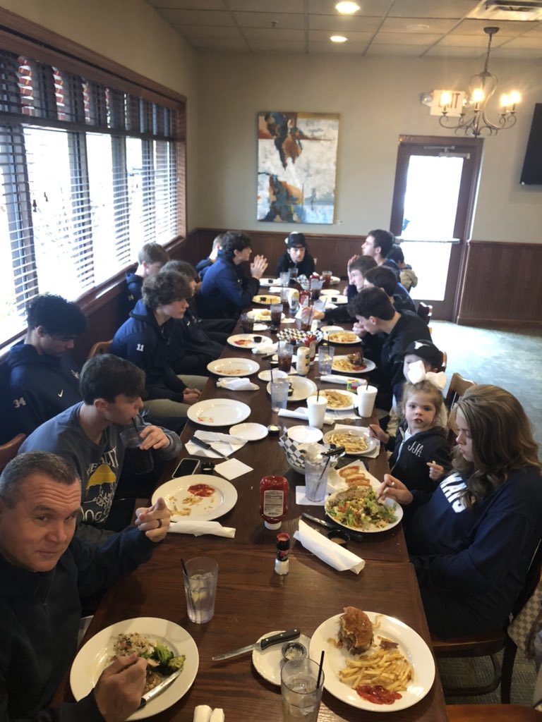 Harrison’s for the win before our big Region game tonight @ home. Thank u to our parents for always hooking us up 🤘#GoMavs🤘 #MaverickMindset <a href="/MaverickAD1/">GaryTerry</a>