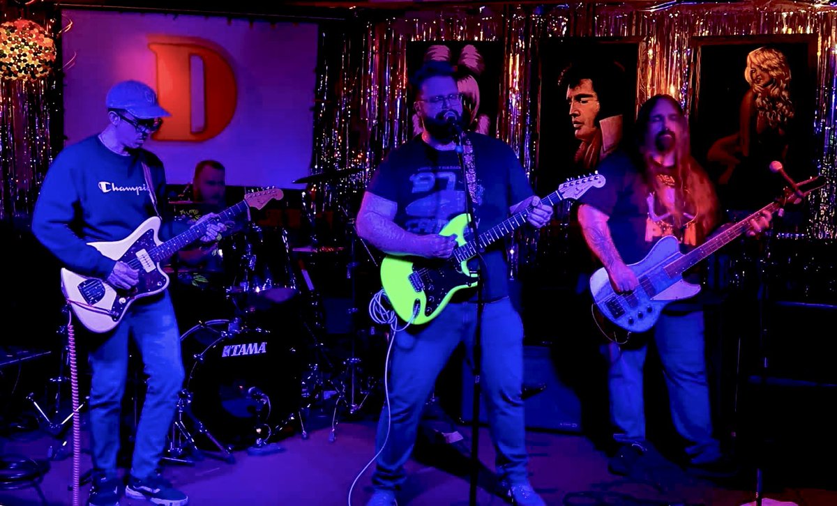 The curious case of Pent Up! and the glowing guitars! Making the stage radioactive at Darrell’s Tavern. 

📸 credit: Devin Creisler

#pnw #pnwmusic #seattlemusic #seattlemusicscene #indieband #indiemusic #diyband #livemusic #fender #schecter #schecterguitarresearch #kisw #kexp