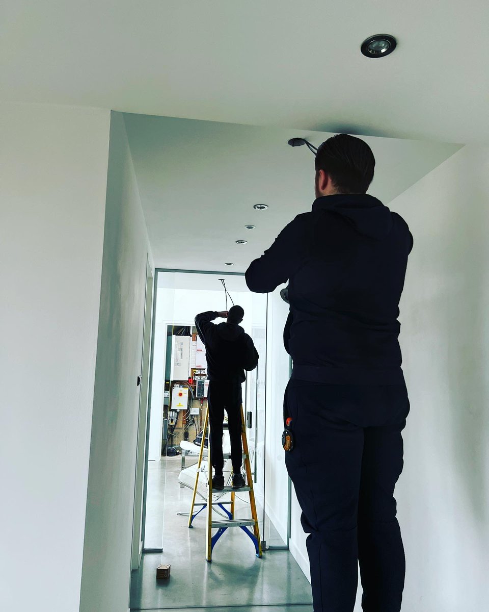 LecEtec's tweet photo. Out with the old Gu10βs and in with the new Collingwood H2 Lite CSPβs π #collingwoodlighting #collingwood #collingwoodled #collingwoodcsp #lightupgrade #downlights https://t.co/awpHZR7gSk