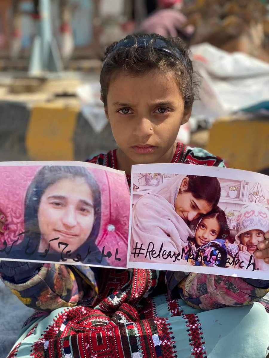 zeesho_baluch's tweet photo. These #painful moments will never be forgotten that you separated my mother from me.  #ReleaseMahalBaloch #RedZoneSitInProtest https://t.co/0CI6jZwnvU