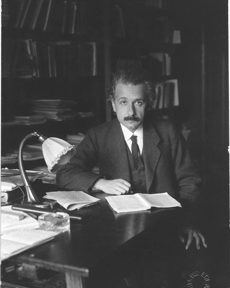 Tot just ara es compleixen cent anys de la visita d'Albert Einstein a Catalunya. Va ser entre el 22 i el 28 de febrer de 1923. 

Podeu llegir la història completa al nostre web.
historiaambcolor.com/personatges-il…

#einsteinaCatalunya #historiaambcolor 

📷 Fotògraf desconegut

llicencia CC