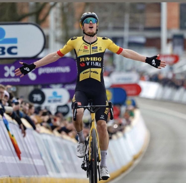 omloopfinish's tweet photo. Mooie winnaar op onze mooie vernieuwde aankomst.
Proficiat @DylanvanBaarle 
#Ninoveomhelstdeomloop https://t.co/NEduC0s1EU