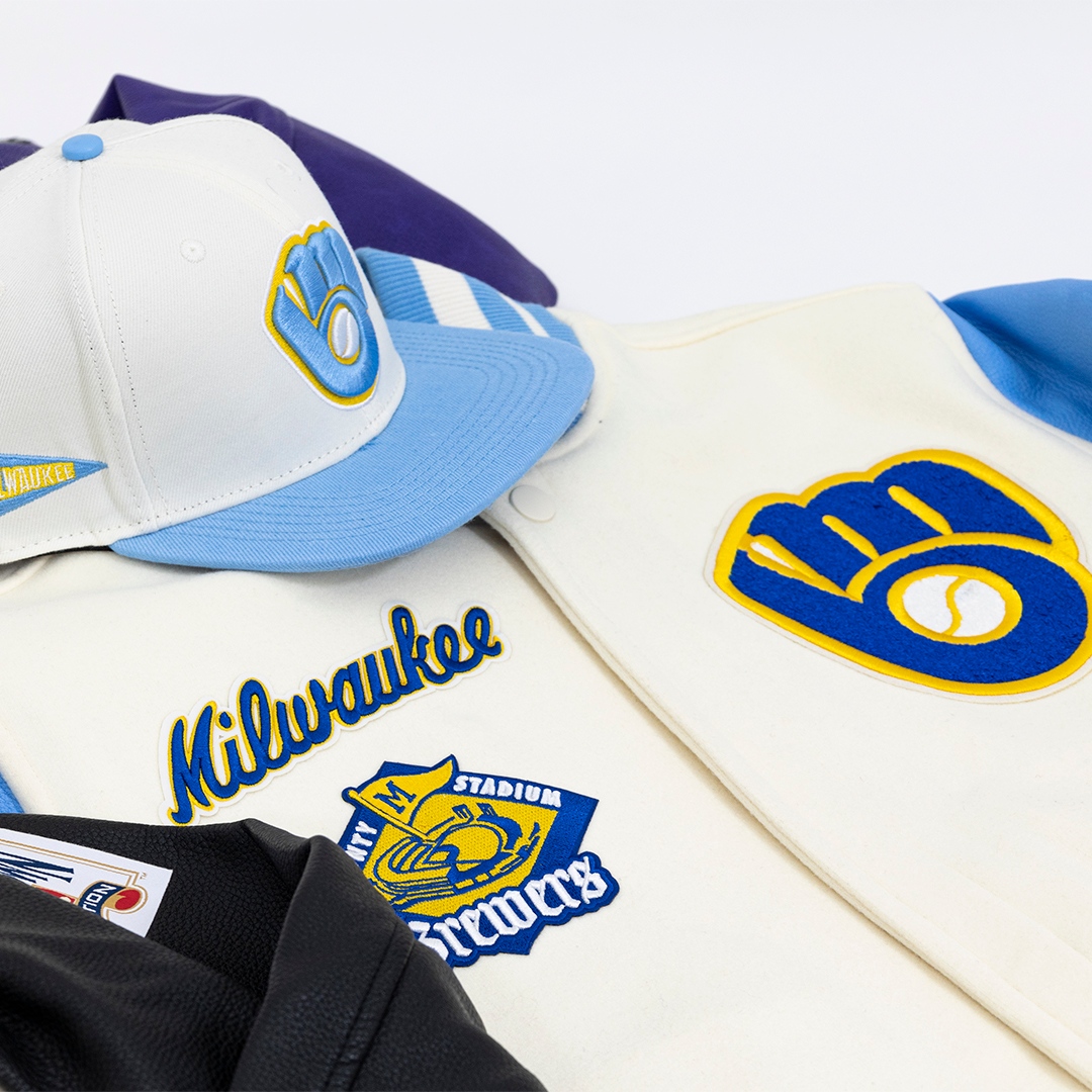 topsnbottomsusa's tweet image. Representing in style with Prostandard team jackets 🔥 Perfect for game day or just chilling with the crew. 

#Prostandard #TeamJacket #SportsApparel #AthleticWear #Athleisure #StreetwearFashion #HypeBeast #HypeClothing #MensFashion #MensStyle #OOTD #FashionBlogger #InstaFashion