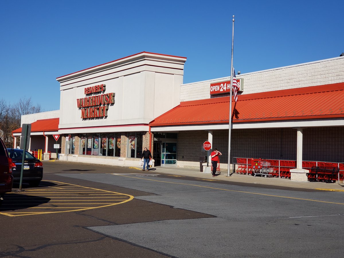 Take a #StoreTour of the #RednersWarehouseMarkets in #Quakertown, #PA! ow.ly/HC1950N2PHy or #LinkInBio! #redners #rednersmarkets #quakertownpa #supermarket #grocery #foodshopping #supermarketsforever #clemens