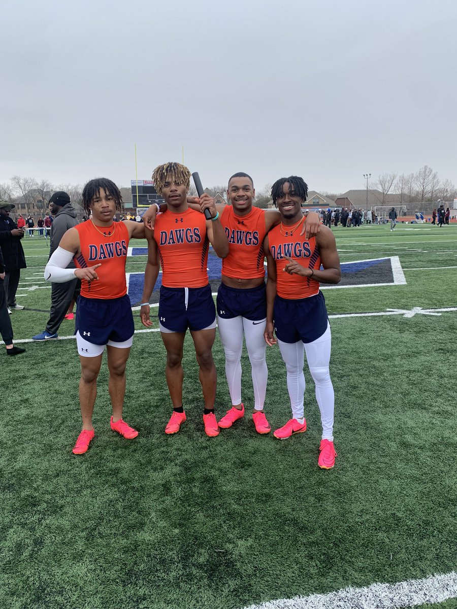 McrosbyMelvin's tweet photo. Great job fellas with the first place finish in the 4x200 relay @d1christopher_ Kyler Moore @EmanuelCrosby1 and @JP_Walker26 ! #nodepositnoreturn! https://t.co/NWxNv2tLLv