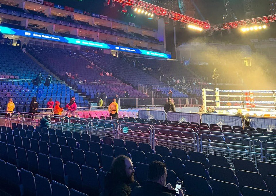 Great crowd at <a href="/TheO2/">The O2</a> tonight for Mayweather Chalmers 🔥