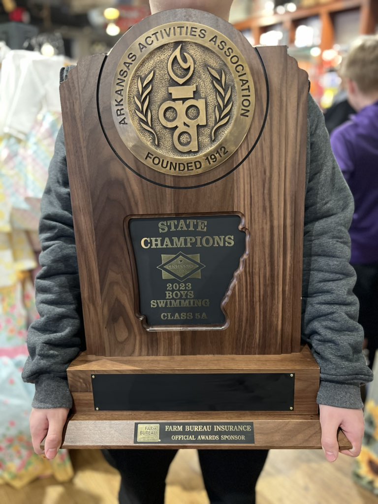 What a fun State Meet! Boys claimed their 3rd state title in program’s history and the first back-to-back!  

Girls with a top ten finish and excellent performances in their individuals and relays! 

 #Onward #BackToBack #3 

🏊‍♀️ 🏊‍♂️