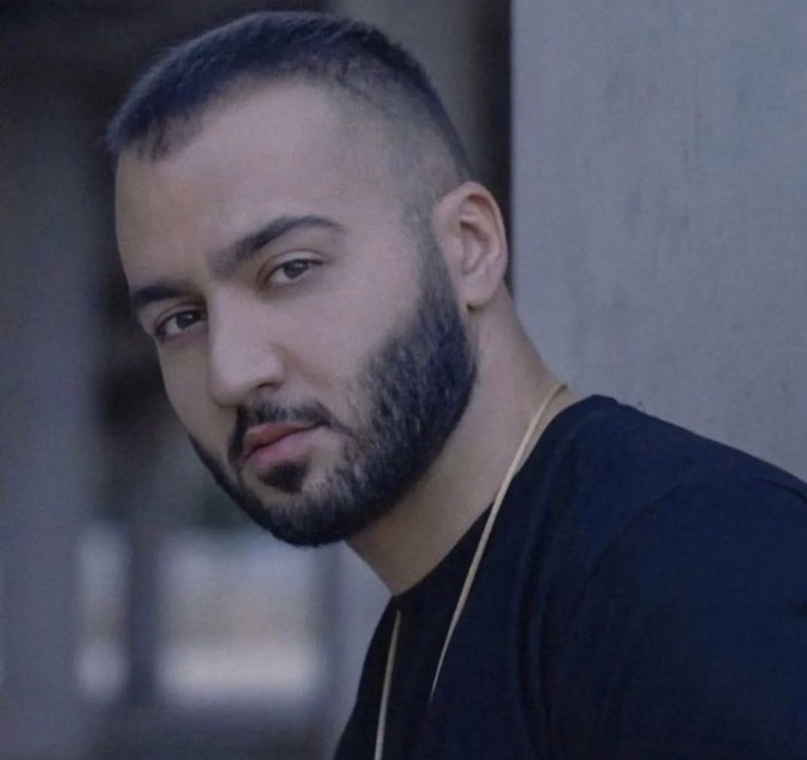 Der iranische Rapper #ToomajSalehi ist seit 119 Tagen durchgehend in Einzelhaft und wird gefoltert. Was sein „Verbrechen“ war: In Instagram Postings Solidarität für die #IranRevolution bekundet zu haben. Vergessen wir ihn nicht. #FreeToomaj #IRGCterrorists