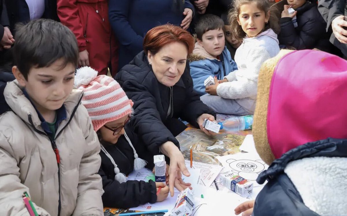 Çocuklar bugünkü nüfusumuzun üçte birini,geleceğimizin ise tamamını oluştururlar.Çocuklar bizim ömrümüzün gökyüzüdür.Geleceğinizin teminatı için güneşin ışığında kutlu bir zamanı müjdeleyeceğiz. #BizHerZamanYanınızdayız #YeterSözMilletindir
#BizBuradayız
@meral_aksener @iyiparti