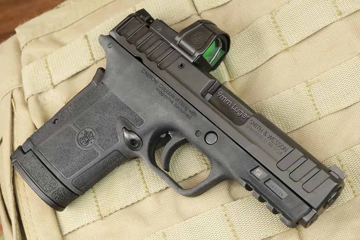 SPORTSMANchnl's tweet image. What do you think of the @Smith_WessonInc Equalizer? Read the review today at ow.ly/F1pv50MQ4MJ. 

#GunReview #Magazine #Handgun #Equalizer #2A