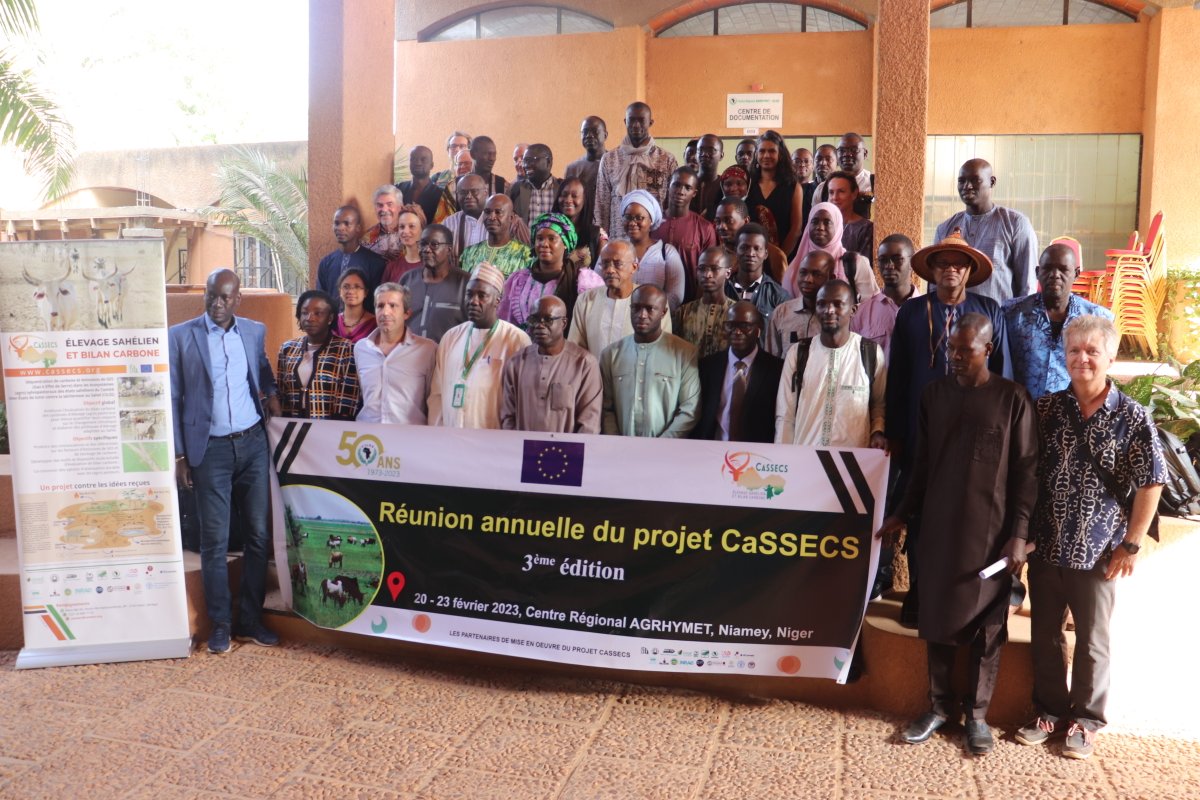 ProjetCassecs's tweet photo. La grande famille #Cassecs lors de la cérémonie d'ouverture de la 3éme édition de la réunion annuelle à Niamey au Niger https://t.co/G1F5gqg1Sx