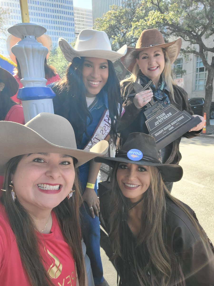 Ms_VillamizarBL's tweet image. Today I was invited to the Rodeo Parade in the Goya Float &quot;Most Beautiful Award&quot; @RODEOHOUSTON @GoyaFoods @GoyaCares @Adrianacomplice @DjGeraldo @TelemundoHou #FireYoup #MissTexasLatina #RodeoHouston #MRobPride @MRobinsonElem
