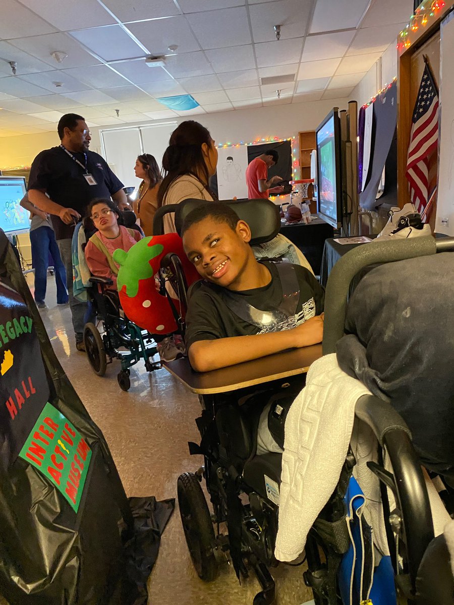 CHPCRUSADERS's tweet photo. The ARE team worked on a special project this #BlackHistoryMonth Our very own accessible Roots 101 museum dedicated to Louisville black  achievers named 502 Legacy Hall. Big thanks to those who helped make happen! It’s not to late to view!! @JCPSKY @JCPS_ECE @JCPSZone2 @JCPSDEP1 https://t.co/biojrudTqe
