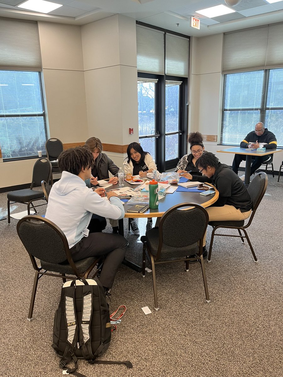 CPSMACScholars's tweet photo. When I tell you these MOCHA/WOCHA scholars are locked in and doing the real work WOW #AEO #DaleCarnegieLeadershipTraining https://t.co/WSFhooe5AR