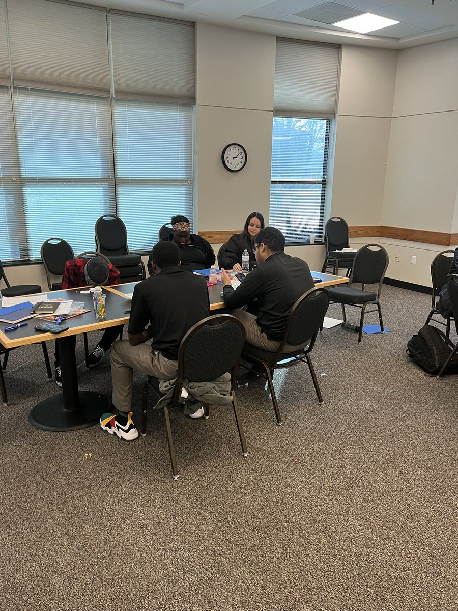 CPSMACScholars's tweet photo. When I tell you these MOCHA/WOCHA scholars are locked in and doing the real work WOW #AEO #DaleCarnegieLeadershipTraining https://t.co/WSFhooe5AR