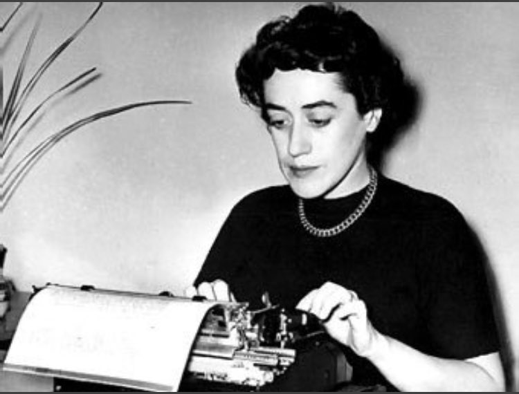 AutorasChilenas's tweet photo. Hace doce años despedimos a la querida dramaturga Isidora Aguirre. Autora esencial del teatro chileno, prolífica y comprometida, es una de las grandes deudoras del Premio Nacional. Hoy festejamos su vida y su herencia gigante. Gracias, maestra ♥️
#premionacional2023aunaescritora https://t.co/jRXRtY2rrH