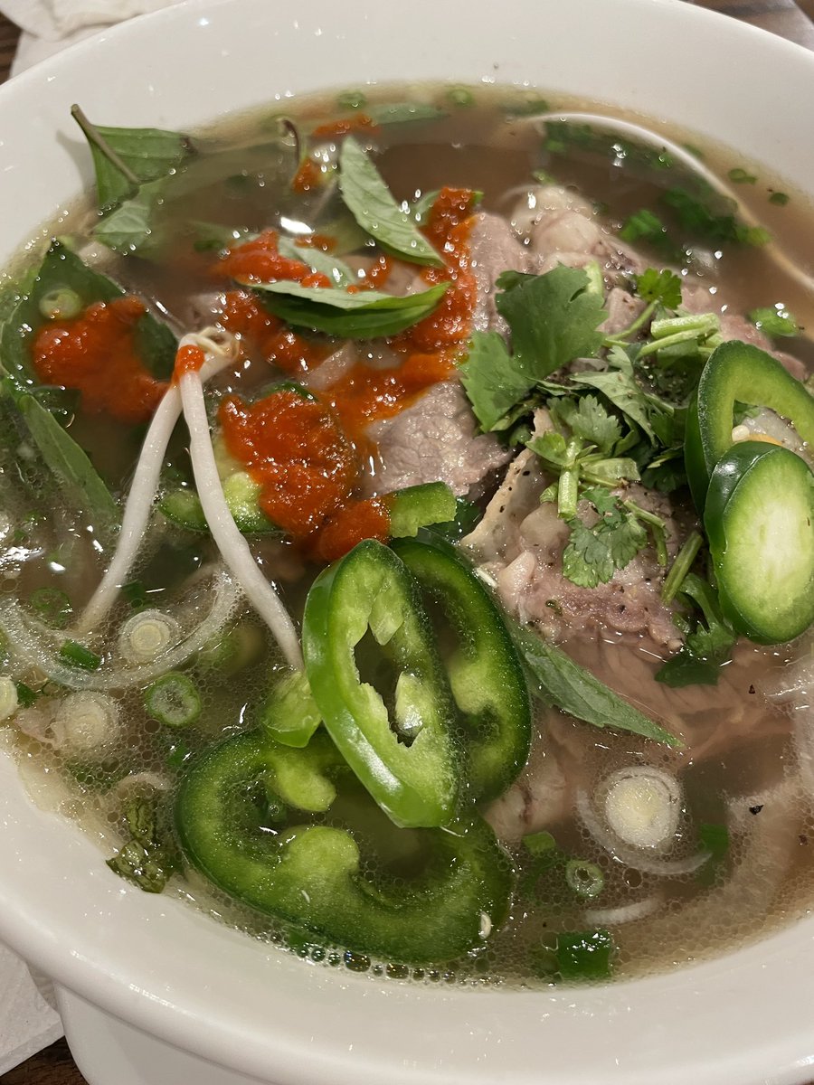 CFoodwaves's tweet photo. I love adding mint, jalapeños, lime, and sriracha to my pho! Ban xeo, Vietnamese pancake, also pairs so well with it

#vietnamesefood #pho #bánxèo  #pancake #asianfood #columbus #easton #ohio #food #foodie #eatlocal #supportlocal #foodblogger #foodphotography #communityfoodwaves https://t.co/HNquzS7j7J