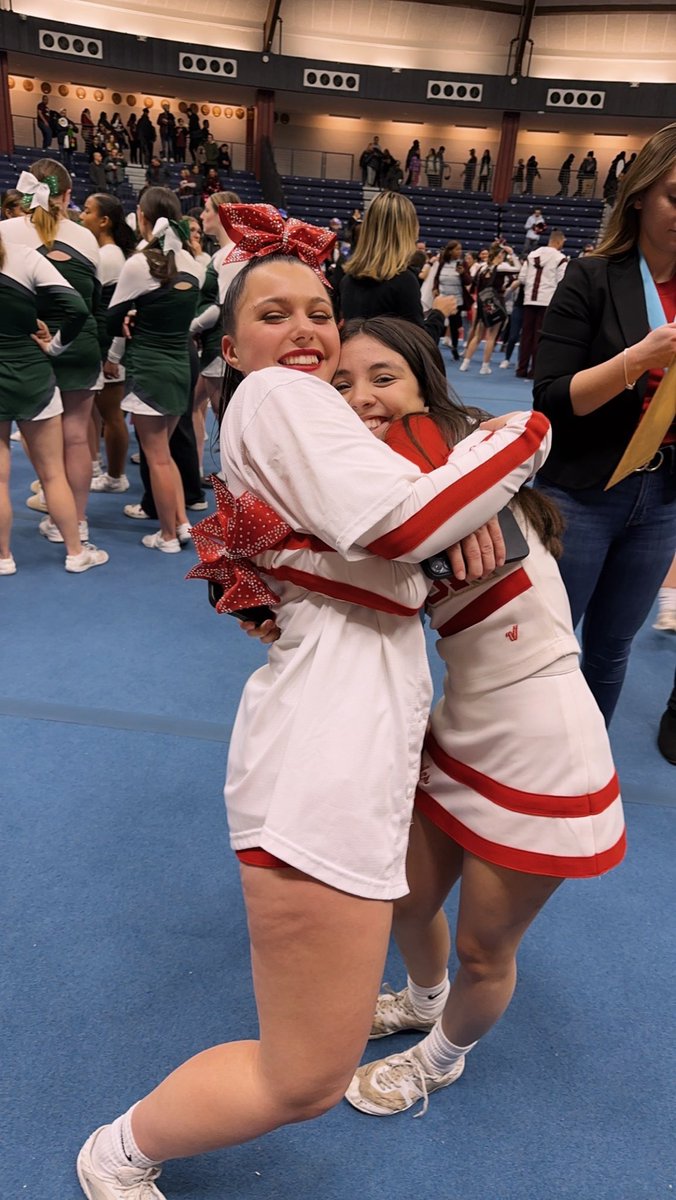 Kendallamberg4's tweet photo. ring me 💍💍 state champs!! @CoachGregoire @msyocumEHS @Edison_HS https://t.co/51HNuNjED6