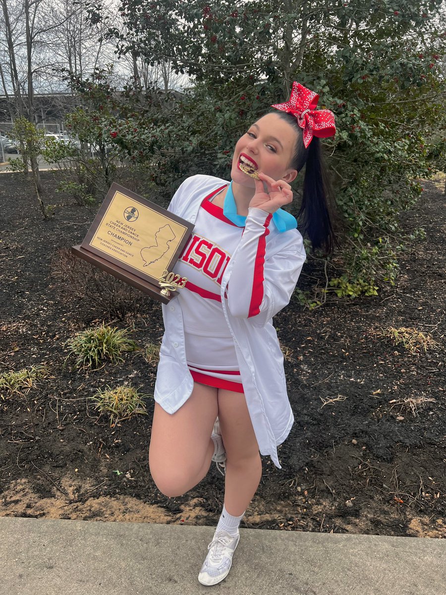 Kendallamberg4's tweet photo. ring me 💍💍 state champs!! @CoachGregoire @msyocumEHS @Edison_HS https://t.co/51HNuNjED6