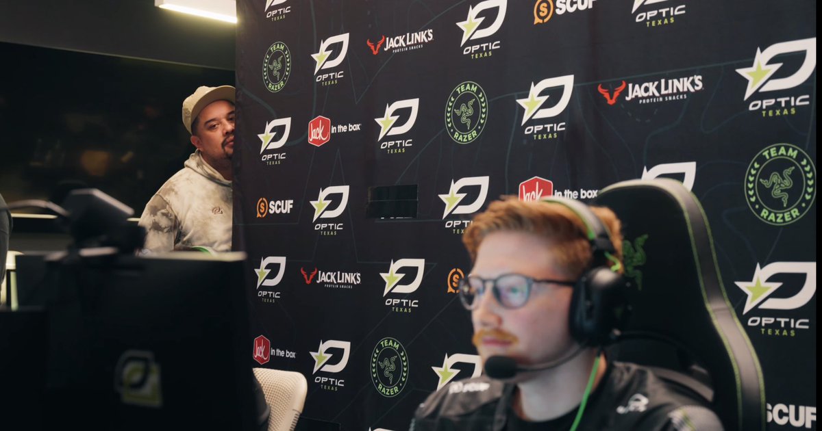 Shahmadrid0912's tweet photo. Whoever took this shot of Hecz looking at Scump during his last series against Breach, give them a RAISE. This is art https://t.co/xSC5Bo4BCY
