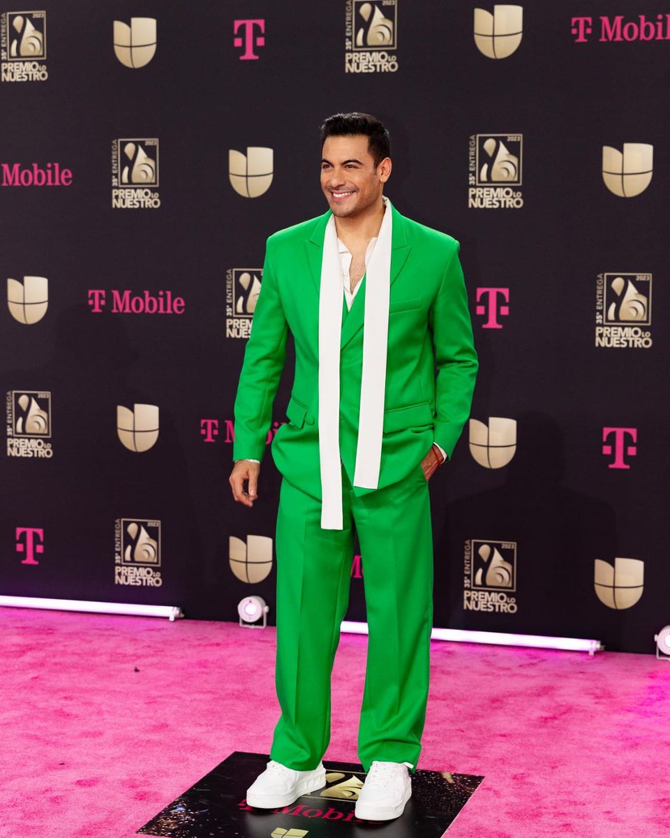 @TuMusicaHoy_OK @_CarlosRivera @_CarlosRivera  El más Guapo de la noche de los @premiolonuestro 
@TuMusicaHoy_OK
@RiveristasUnid2 🤗🇦🇷