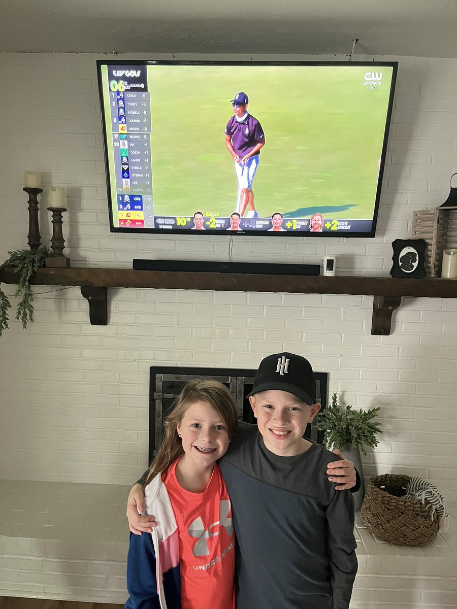MarcusBouch's tweet photo. Cheering on Scott Vincent and the rest of @IronHeadsGC_  from Pennsylvania! #Livgolfbroadcast #LIVGolf #LIVGolfMayakoba @livgolf_league @kevinna915 https://t.co/MjFMS9bjPv