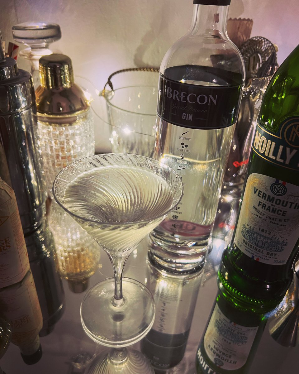 JamesOHP's tweet photo. And tonight the #SaturdayNightCocktail with @angela_clutton is a Gin Martini with Brecon Gin from @PenderynWhisky - glasses from @harrisdistiller https://t.co/R0CacYBmth