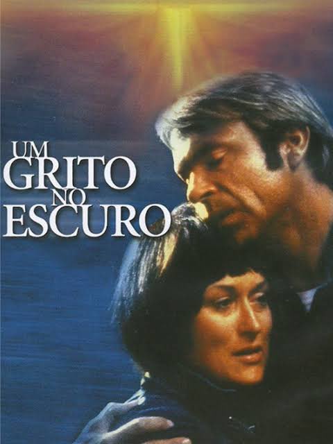 americohub's tweet photo. Um caso lamentável de intolerância religiosa e perseguição a uma família pastoral da IASD na Austrália. 

“Um Grito no Escuro” (1988) aborda o fatídico caso de uma bebê que desaparece e sua mãe é acusada de sacrificá-la. 

Comentei sobre o filme aqui:
https://t.co/b5MTv5lF5l https://t.co/r2XPyk90cw