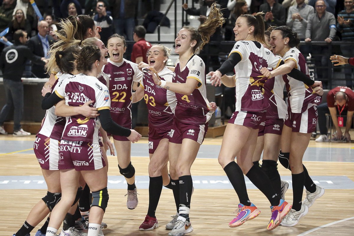 🤾‍♀️ Le très bel exploit de la <a href="/jdadijonhand/">JDA Handball</a> qui fait tomber Brest au Palais des sports !👏

👉francebleu.fr/sports/basket-…

#FBsport