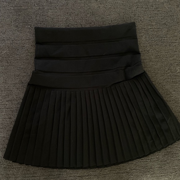 alany23's tweet photo. So good I had to share! Check out all the items I'm loving on @Poshmarkapp #poshmark #fashion #style #shopmycloset #katherinebarclay #mango: https://t.co/fh1aVNGmcY https://t.co/EMZ5pVcT6P