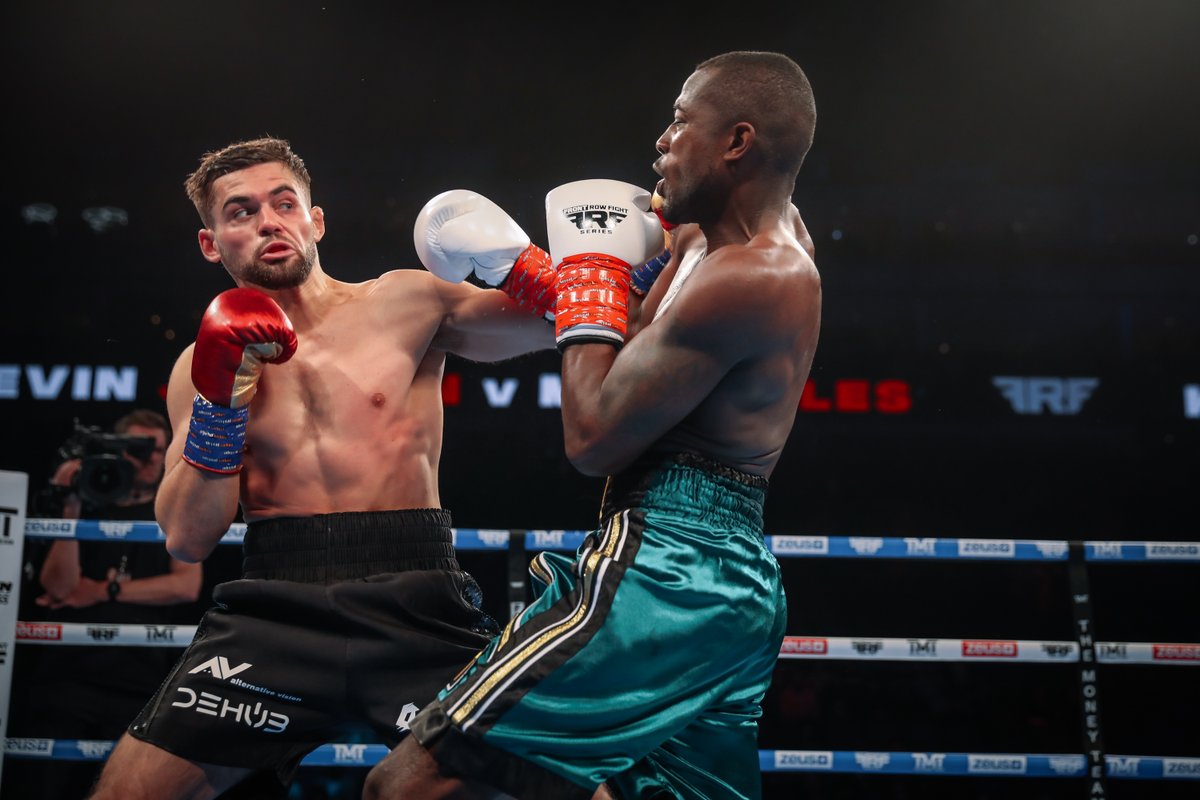 FrontRow_FS's tweet photo. ⚔️ Kevin Johnson and @Mikehalesmma put their words into action and went to war tonight! 

#MayweatherChalmers | O2 Arena |
@The_ZeusNetwork https://t.co/E6P39ANrjD