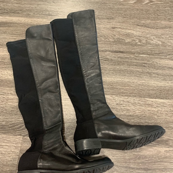 YourBestBesti's tweet photo. So good I had to share! Check out all the items I'm loving on @Poshmarkapp #poshmark #fashion #style #shopmycloset #stuartweitzman #merona: https://t.co/dwR9D0480u https://t.co/Rk5voIt6aW