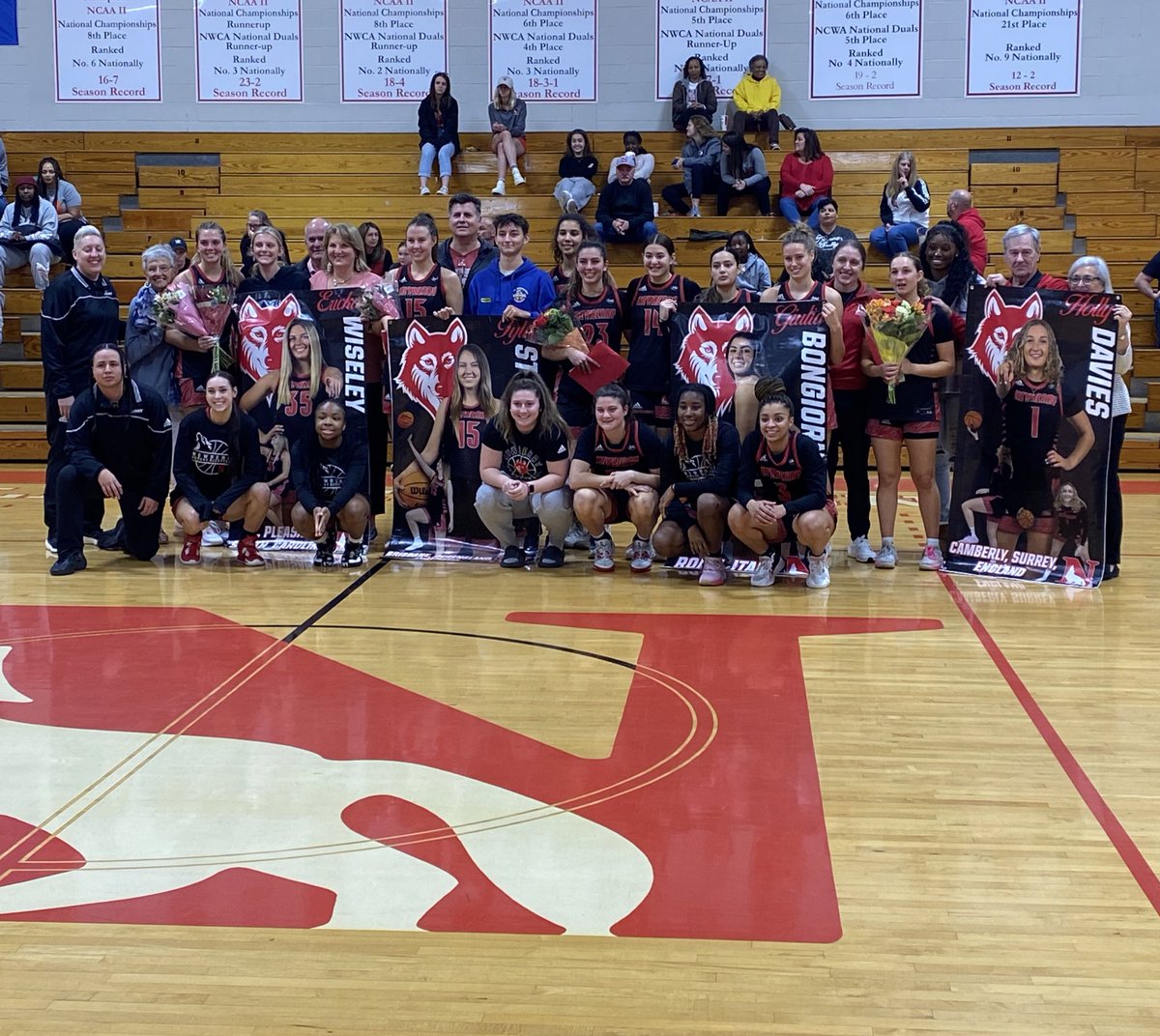 newberry_wbb's tweet image. Thank you seniors!!! 🙌🏼💓 
@hollyydavies @tyla_stolberg @giuliabongi23 @Erickawiseleyy